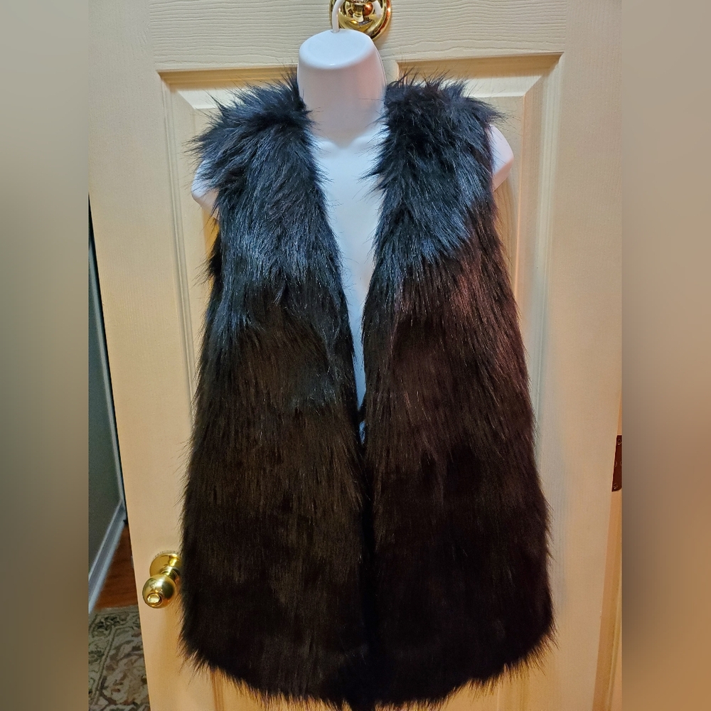 Women's Black Faux Fur Vest SEE MEASUREMENTS